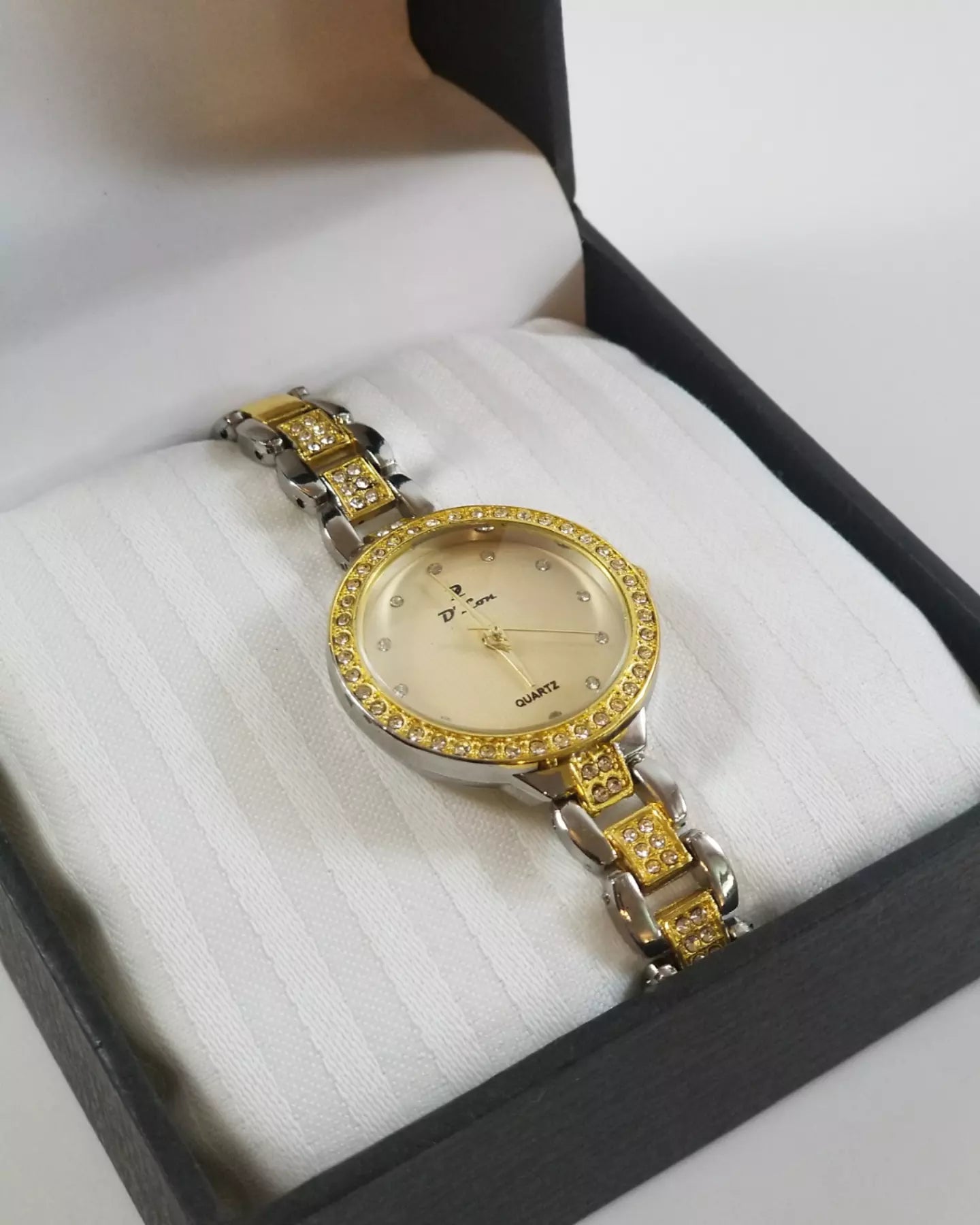 D Lon Quartz